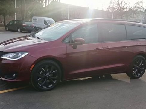 Used 2019 Chrysler Pacifica Limited image 7