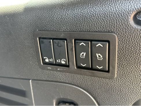 Used 2020 GMC Yukon XL Denali RWD image 32