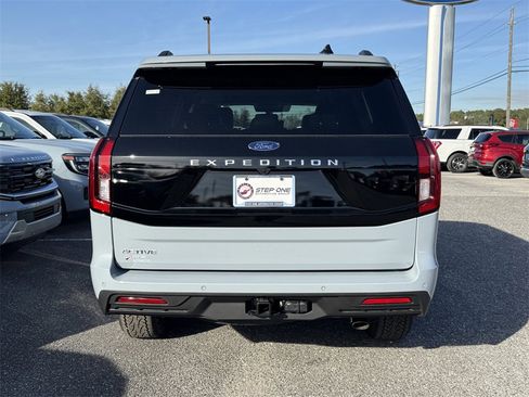 New 2025 Ford Expedition Active image 6