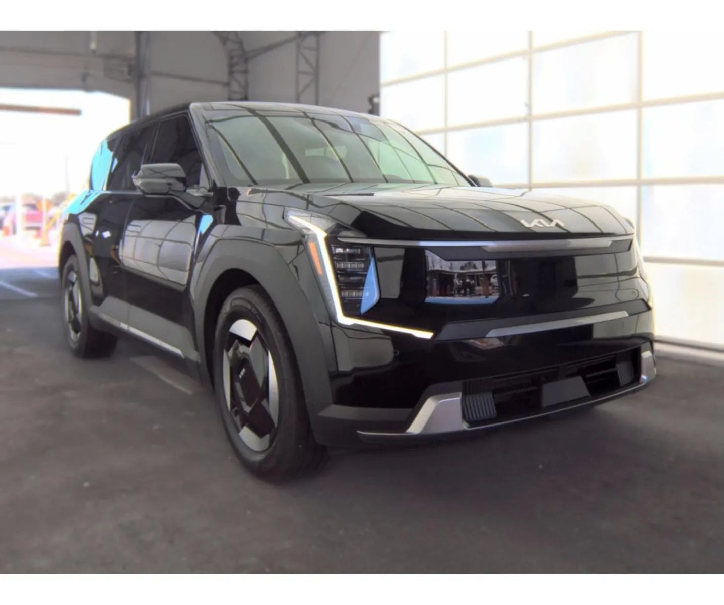 Used 2026 Kia EV9 Light RWD image 2