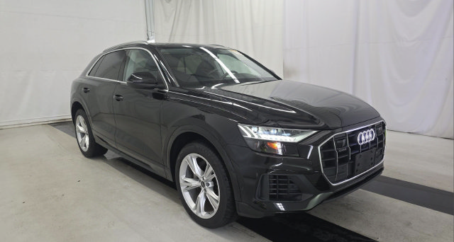 Used 2023 Audi Q8 Premium w/ Convenience Package AWD/4WD image 3