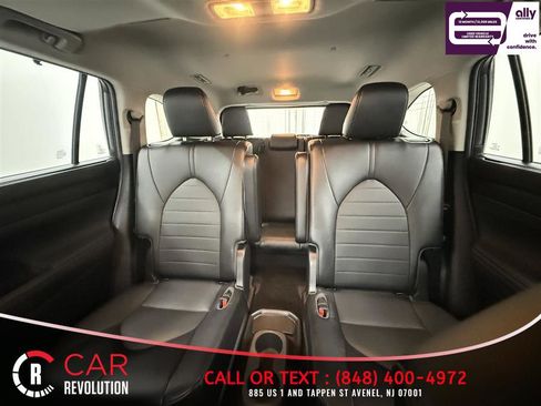 Used 2022 Toyota Highlander XLE image 16