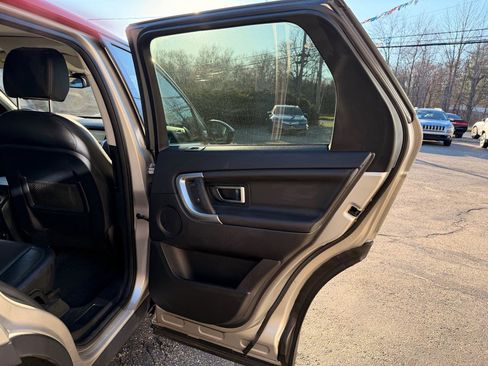 Used 2017 Land Rover Discovery Sport HSE image 23