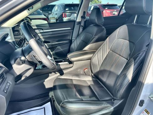 Used 2023 Nissan Altima 2.5 SR w/ SR Premium Package FWD image 11