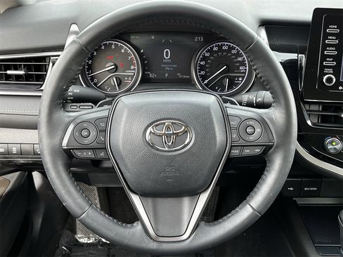 Used 2021 Toyota Camry SE w/ Cold Weather Package image 11