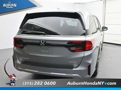 New 2026 Honda Odyssey Touring image 4