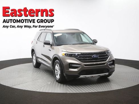 Used 2021 Ford Explorer XLT w/ Equipment Group 202A AWD/4WD image 50