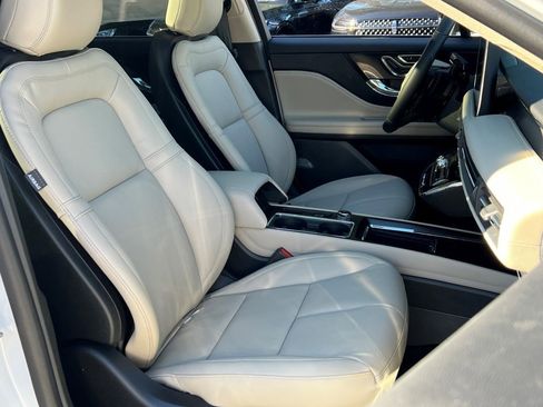 New 2026 Lincoln Corsair Premiere image 8