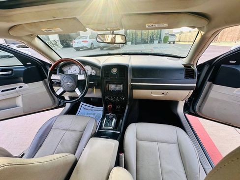 Used 2006 Chrysler 300 Touring RWD image 20