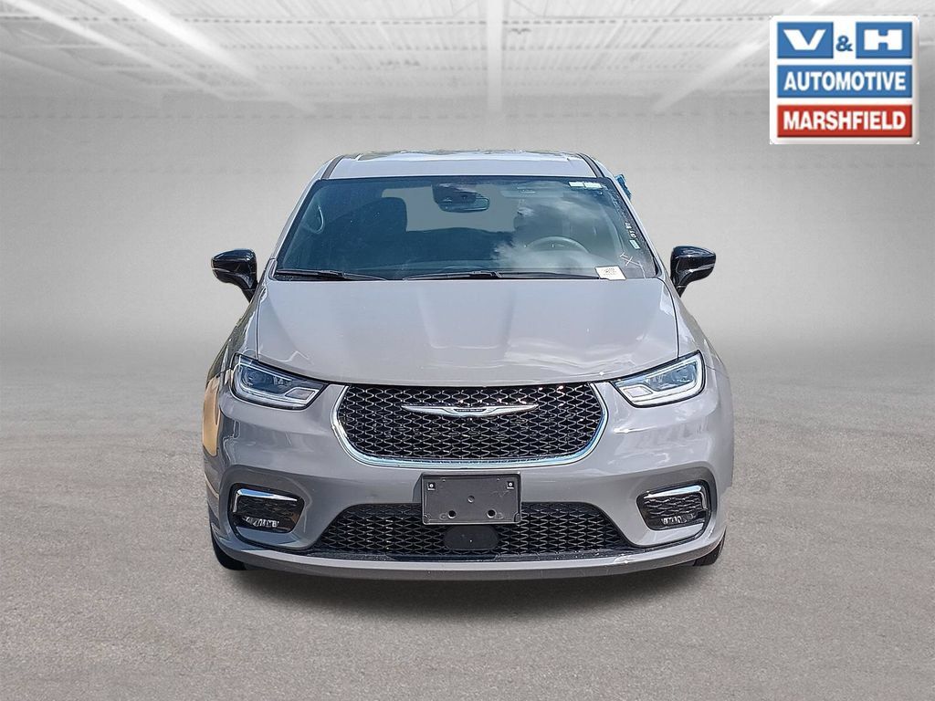 Used 2025 Chrysler Pacifica Select FWD image 2