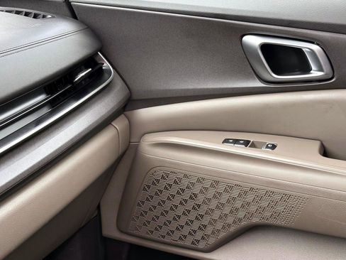 Used 2025 Kia Carnival SX FWD image 26