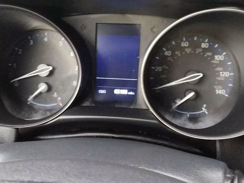 Used 2019 Toyota C-HR XLE image 11