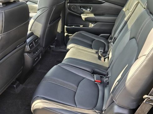 Used 2023 Honda Pilot Touring image 10