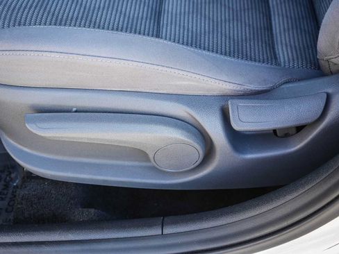 Used 2019 Kia Niro LX FWD image 19