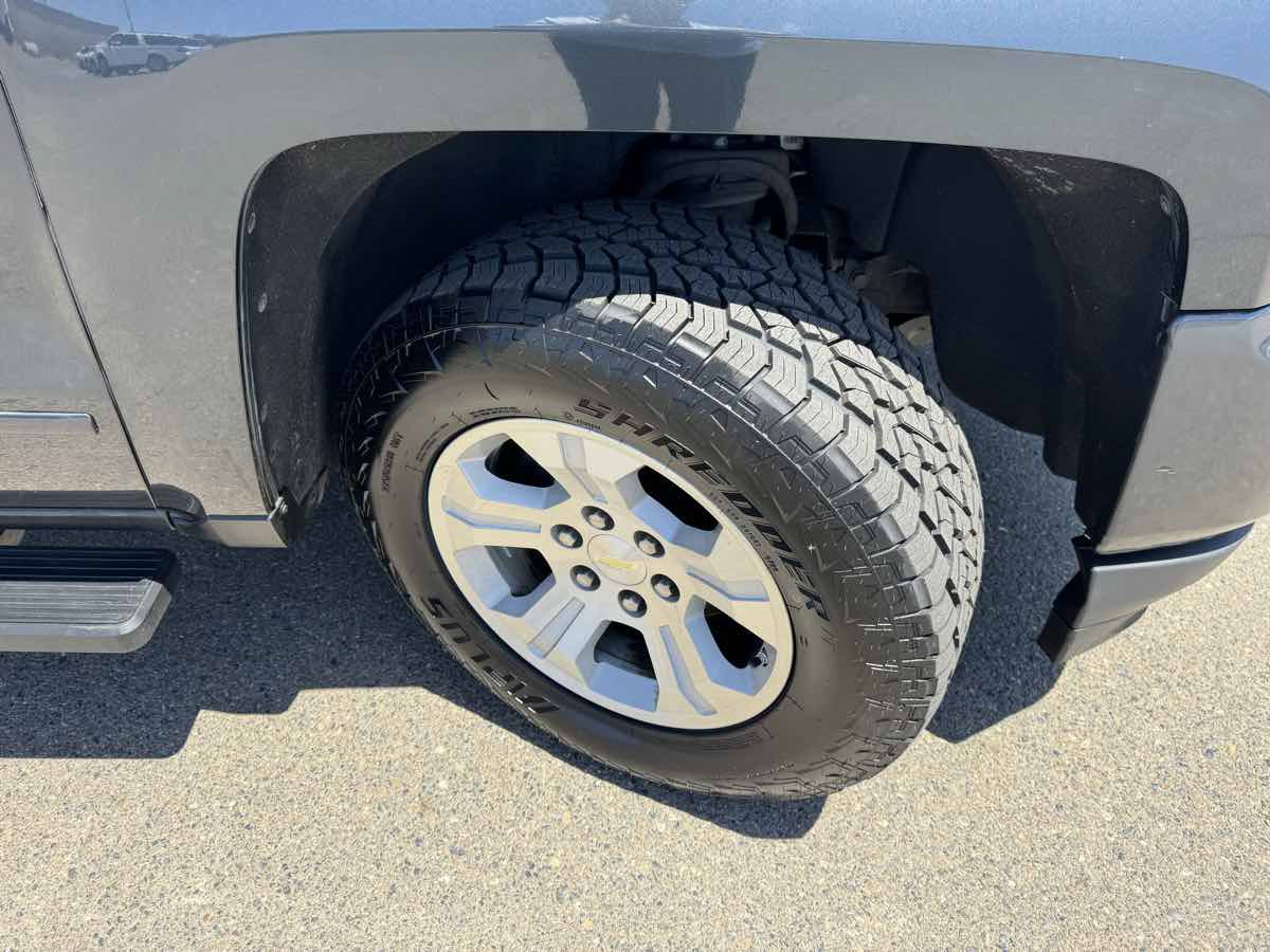 Used 2018 Chevrolet Silverado 1500 LT w/ All Star Edition AWD/4WD image 39