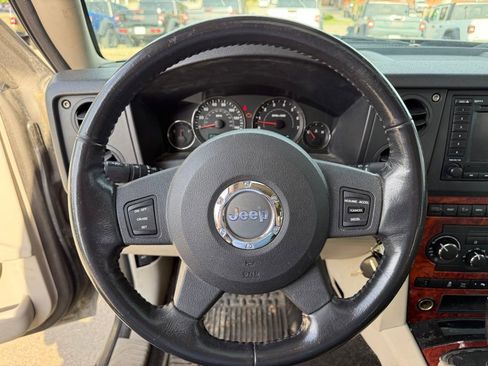 Used 2006 Jeep Commander Limited image 14
