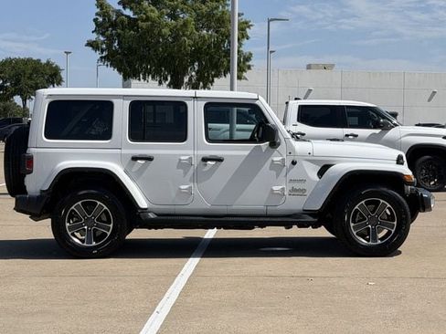 Used 2023 Jeep Wrangler Unlimited Sahara AWD/4WD image 3