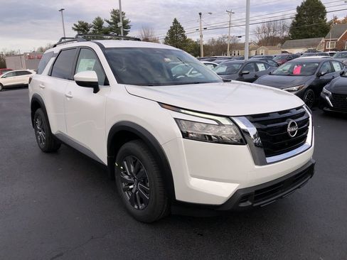New 2025 Nissan Pathfinder SV image 15