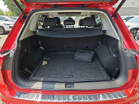 Certified 2024 Volkswagen Tiguan SE AWD/4WD image 31