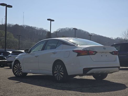 Used 2025 Nissan Altima 2.5 SV image 11