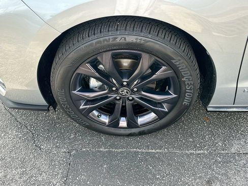 Used 2021 Toyota Sienna XSE FWD image 31