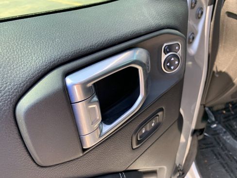Used 2021 Jeep Wrangler Unlimited Sahara w/ Uconnect 4C Nav & Sound Group AWD/4WD image 13