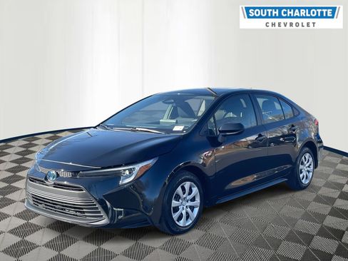 Used 2024 Toyota Corolla LE image 3