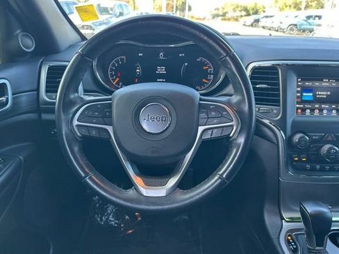 Used 2021 Jeep Grand Cherokee Laredo image 16