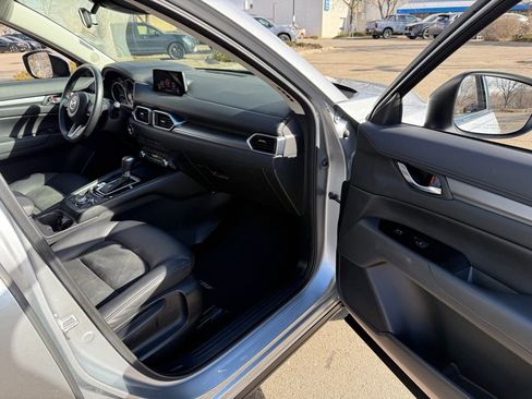 Used 2019 MAZDA CX-5 Touring image 17