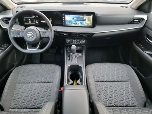 Used 2025 Nissan Kicks SV image 18