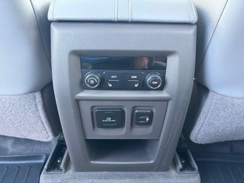 Used 2018 Chevrolet Traverse Premier w/ Driver Confidence II Package FWD image 24