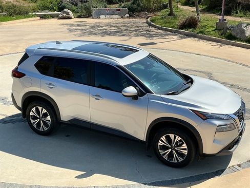 Used 2023 Nissan Rogue SV w/ SV Premium B Package image 18