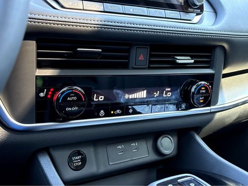 Used 2026 Nissan Rogue SV w/ SV Premium Package FWD image 8