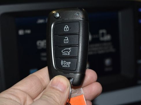 Used 2021 Hyundai Kona SE w/ Cargo Package image 18