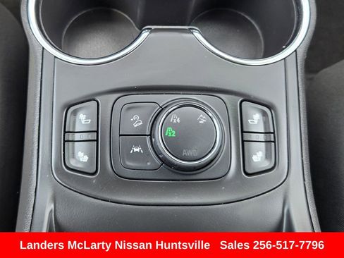Used 2024 GMC Terrain SLT image 21