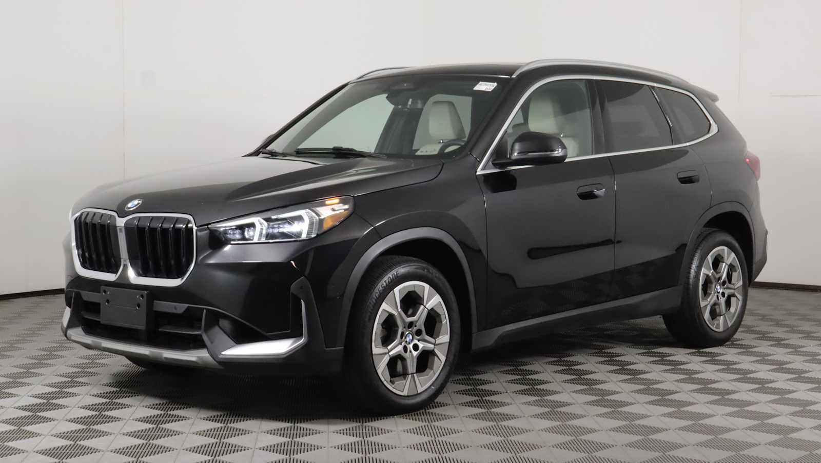 Used 2023 BMW X1 xDrive28i w/ Convenience Package AWD/4WD image 3