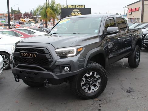 Used 2018 Toyota Tacoma TRD Off-Road image 46