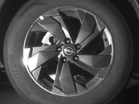 Used 2025 Nissan Rogue SV FWD image 15