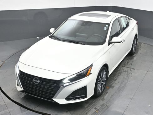 Used 2023 Nissan Altima 2.5 SV w/ SV Premium Package image 31