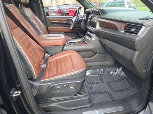 Used 2023 GMC Yukon XL Denali Ultimate image 7