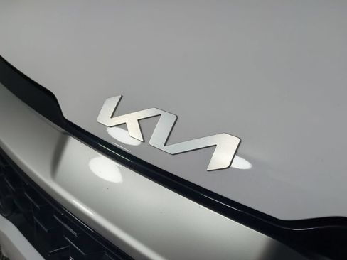Used 2025 Kia Sportage EX FWD image 13