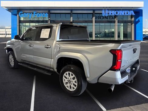 Used 2025 Toyota Tacoma SR5 AWD/4WD image 3