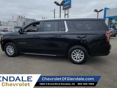 Used 2024 Chevrolet Suburban LT AWD/4WD image 5