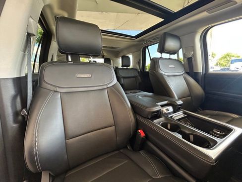 Used 2025 Ford Expedition Platinum w/ Driver's Package AWD/4WD image 32
