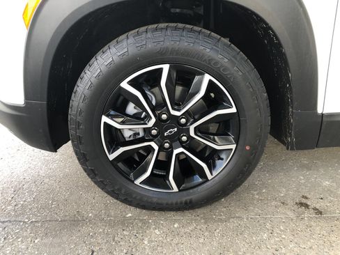Used 2025 Chevrolet TrailBlazer ACTIV w/ Convenience Package FWD image 4
