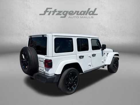 Used 2023 Jeep Wrangler Unlimited Sahara w/ Cold Weather Group AWD/4WD image 7