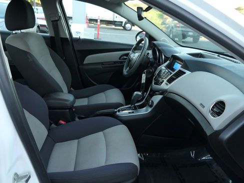 Used 2014 Chevrolet Cruze LS image 26
