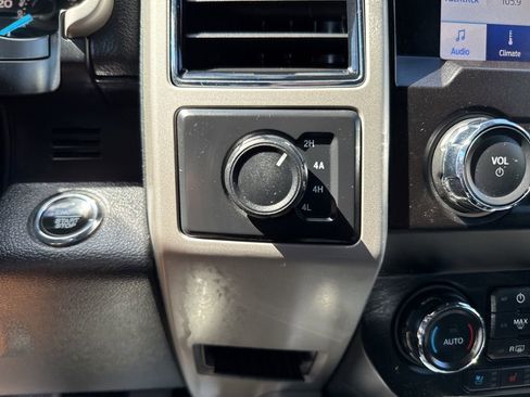 Used 2019 Ford F150 Lariat image 28