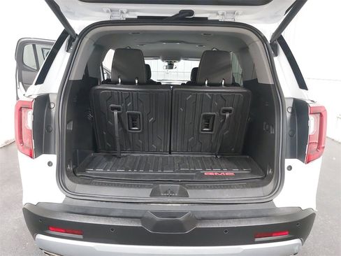 Used 2023 GMC Acadia SLE w/ Driver Convenience Package image 13