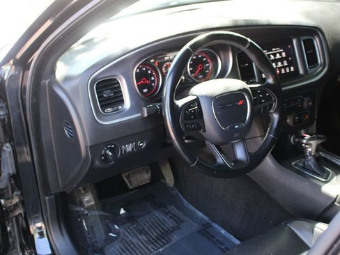 Used 2019 Dodge Charger SXT w/ Leather Interior Group image 7